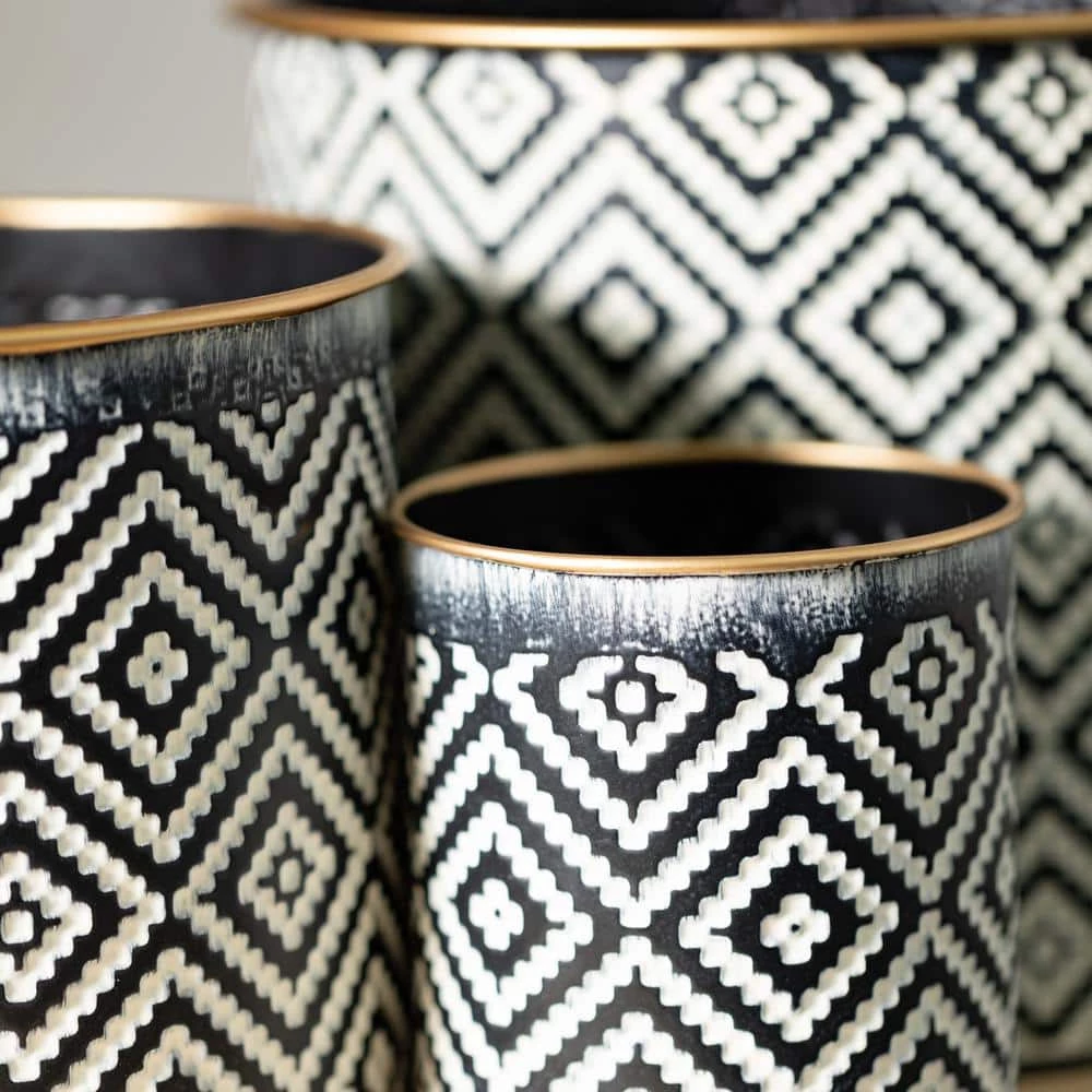 SULLIVANS Black and White Gemoetric Pattern Metal Planter (Set of 3) 4 SULLIVANS Black and White Gemoetric Pattern Metal Planter (Set of 3) - Image 2